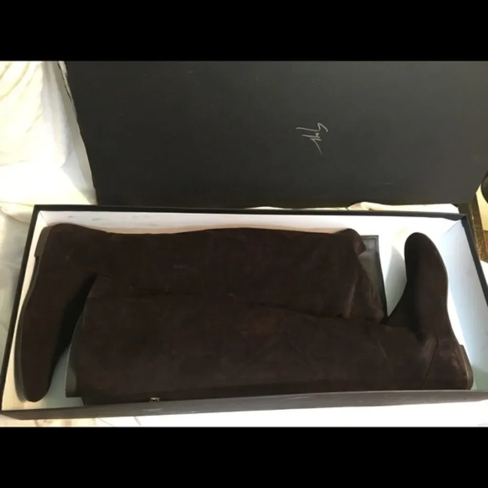 New Giuseppe Zanotti chocolate suede boots